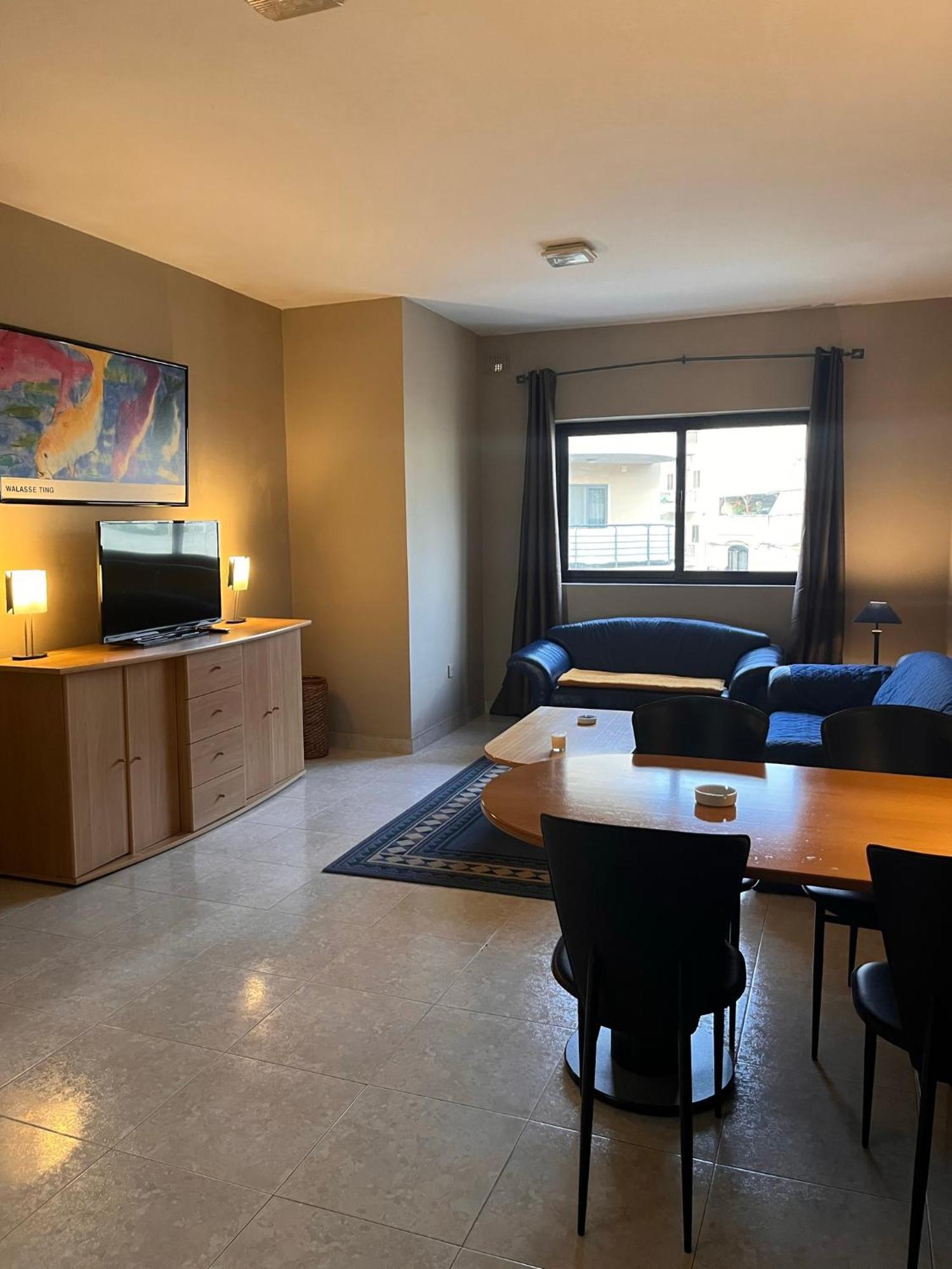 Apartment 2 Bedroom *